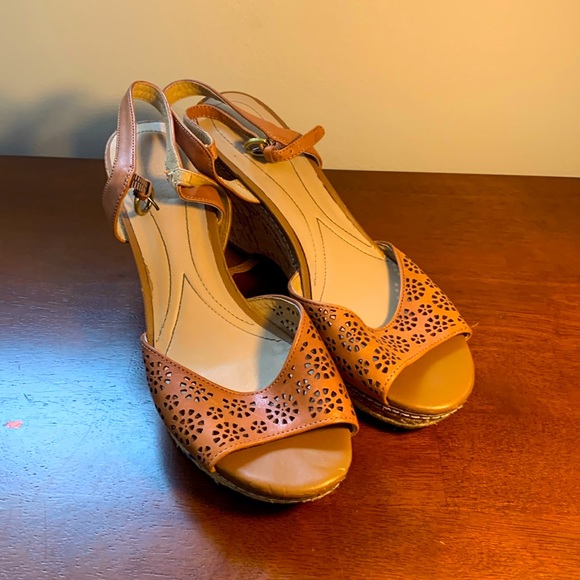 Naturalizer Shoes - Naturalize Tan Wedges Size 9.5